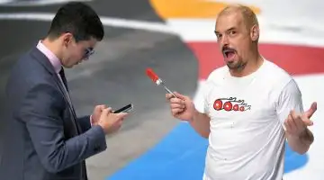 Símbolo do renascimento, o lagarto TEC desliza pelo asfalto da cidade de Buenos Aires