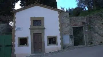 Fora do antigo oratório, dentro do atelier de arquitetura